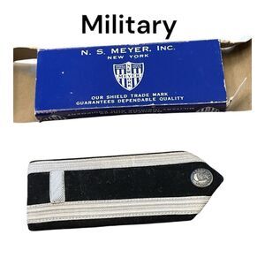Military Shoulder Board (1) USAF 1st Lt. Near Mint 1980's Black and Silver